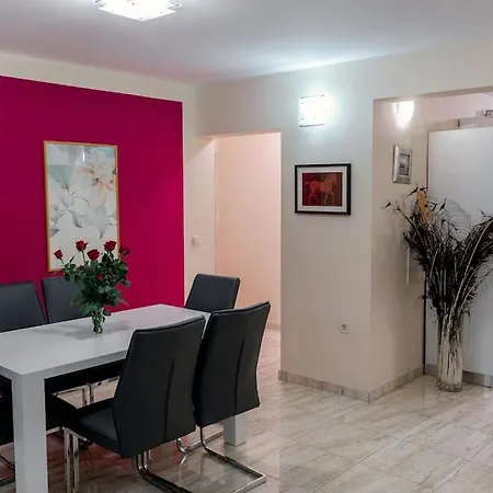 Bijoux, Private Pool, 500m To The Sea And Two For Two Families Ferienhaus