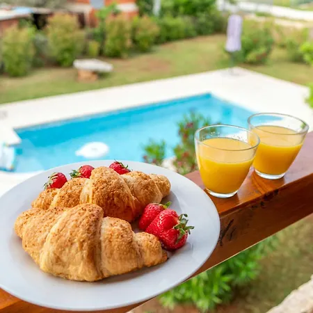 Bijoux, Private Pool, 500m To The Sea And Two For Two Families Ferienhaus