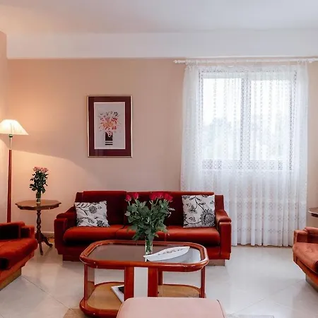 Holiday home Bijoux, Private Pool, 500m To The Sea And Two For Two Families *