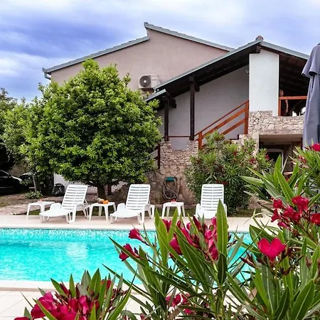 Bijoux, Private Pool, 500m To The Sea And Two For Two Families Holiday home *