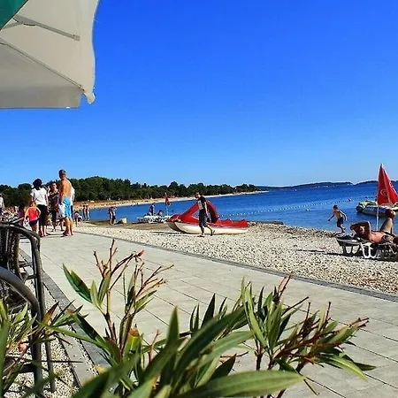 Holiday home Bijoux, Private Pool, 500m To The Sea And Two For Two Families *