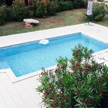 Bijoux, Private Pool, 500m To The Sea And Two For Two Families Holiday home Vodnjan