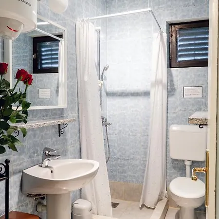 Bijoux, Private Pool, 500m To The Sea And Two For Two Families Holiday home *