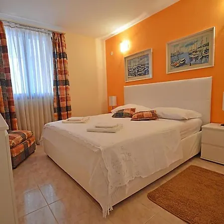 Bijoux, Private Pool, 500m To The Sea And Two For Two Families Holiday home *