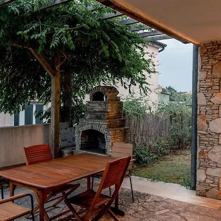 Bijoux, Private Pool, 500m To The Sea And Two For Two Families Holiday home