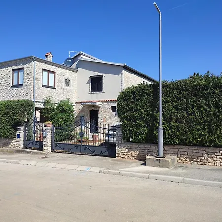 Holiday home Bijoux, Private Pool, 500m To The Sea And Two For Two Families